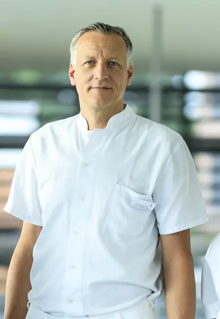 Dr. Frank Raimund, Chefarzt der Wirbelsäulenchirurgie am Krankenhaus Winsen | Foto: Krankenhäuser Buchholz-Winsen