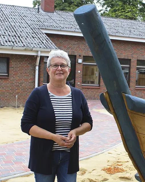 Margitta Bertram auf dem Spielplatz vor dem Spatzennest | Foto: sb
