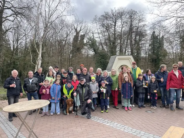 Rege Beteiligung beim Jesteburger Dorfputz  | Foto: Bürger- und Gewerbeverein Jesteburg 