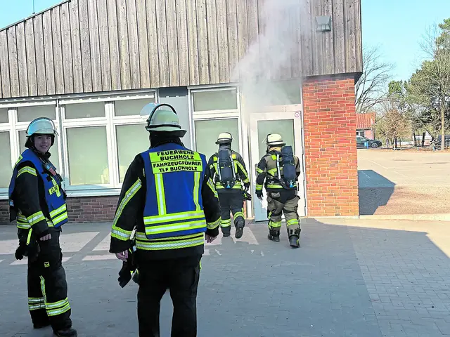 Als die Schüler einen Film schauten, wurde eine Verrauchung und eine Evakuierung simuliert | Foto: Popp