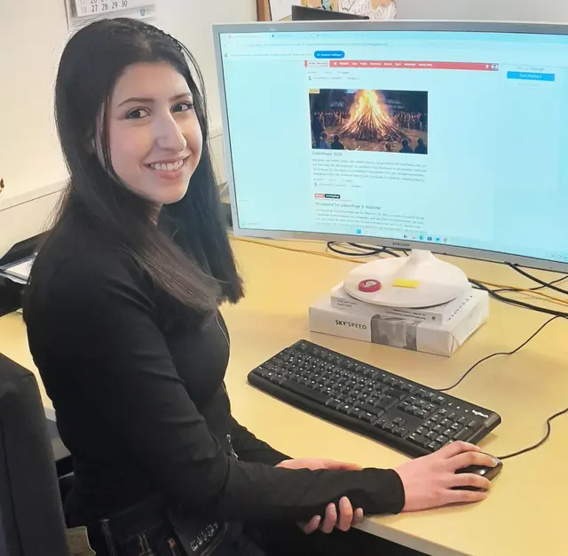 "Eine richtig coole Erfahrung": Yosr schaute in ihrem Schulpraktikum hinter die Kulissen der Redaktion im Wochenblatt | Foto: tw