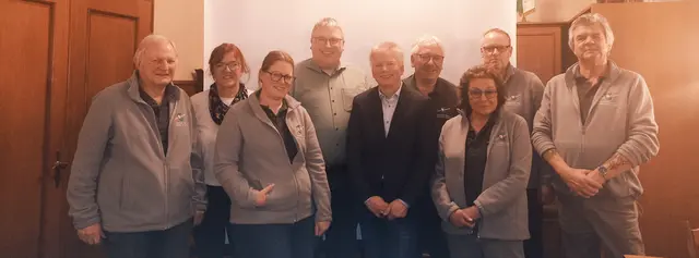 Der neue Vorstand von links: Uli Koch, Inge Vagts, Sophie Hohmeister, Thorsten Lüchau, der Kandidat für den Posten Samtgemeindebürgermeister, Tim Siol, Frank und Brigitte Havemann, Detlef Heins und Rainer Schnackenberg, Es fehlen Silke Meyer und Matthias Hartlef.  | Foto: Foto FGMT