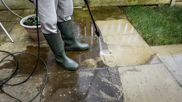 Der Betrüger startete gegen den Willen des Gartenbesitzers mit den Arbeiten | Foto: GetFocusArt/adobe stock
