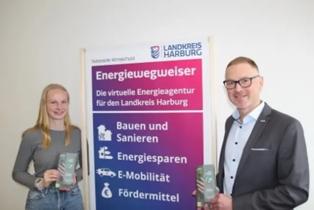 Jule Keller und Oliver Waltenrath von der Stabsstelle Klimaschutz laden zum Vernetzungstreffen ein | Foto: Landkreis Harburg