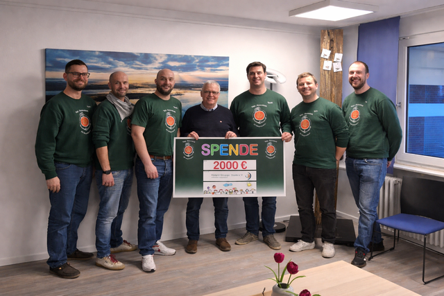 Spendenübergabe des Köpi-Stammtisches an die Hospiz-Gruppe Stade | Foto: Köpi-Stammtisch