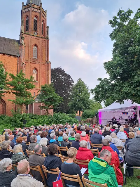 Seit einem Vierteljahrhundert ist das Klassik Open Air ein fester Bestandteil des kulturellen Lebens in Harsefeld | Foto: Stadtmarketing Harsefeld
