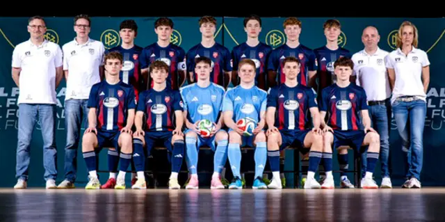 








Das erfolgreiche U19-Team des MTV Ramelsloh mit Trainern und Betreuern




 | Foto: DFB