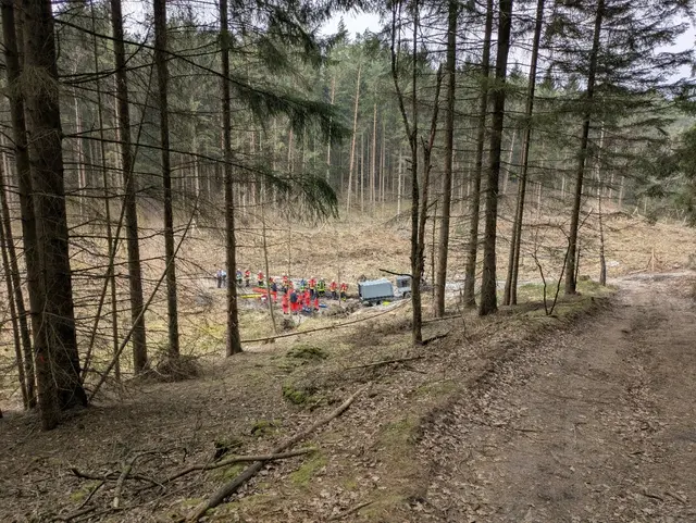 Die Einsatzkräfte in dem schwierigen Gelände | Foto: Freiwillige Feuerwehr Samtgemeinde Hanstedt 