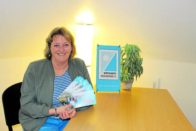 Stefanie Feindt mit den Aktionsflyern "Bring a Friend". Aufgrund der großen Resonanz ist es schon die zweite Auflage | Foto: sb