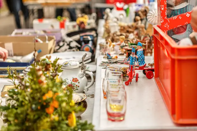 Familienflohmarkt lädt zum Stöbern ein | Foto:  Annabell Gsödl/ Adobe Stock