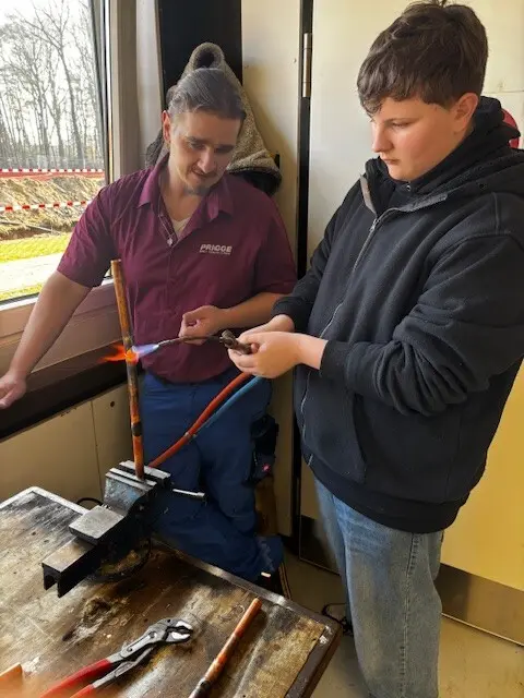 Metallbiegen mit Firma Prigge klappte hervorragend | Foto: Mareike Engels