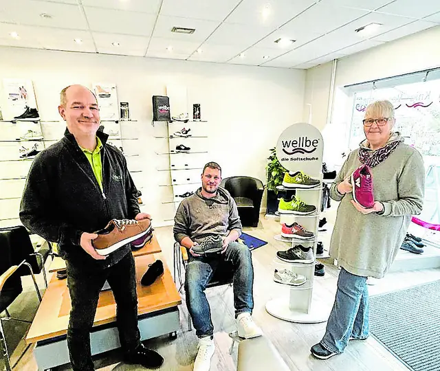 Das Team von Schuhhaus Peters, Waldstraße 2 in Tostedt, freut sich auf die Kunden | Foto: Schuhhaus Peters
