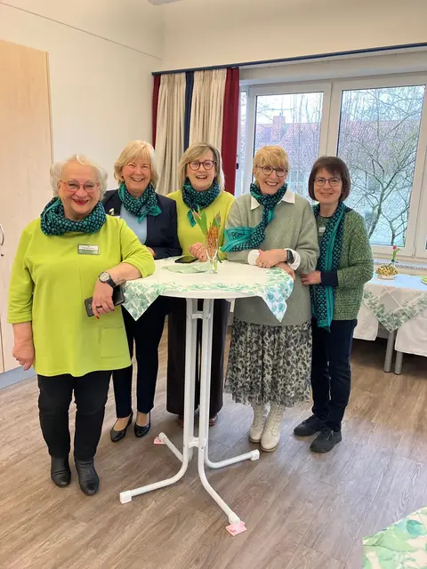 Partystimmung bei den "Grünen Damen" (v. li.): Eva Schröder, Kerry Kenedy, Christiane Ebisch, Angelika Heinze und Melanie Dralle | Foto: Christine Schmid