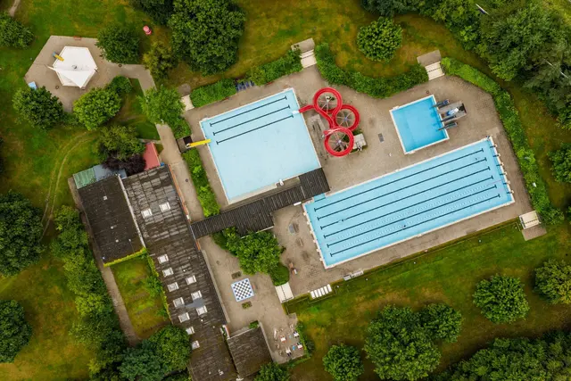 Das Freibad Hollenstedt lädt ab Freitag, 1. Mai, wieder alle Wasserratten ein, den Sommer zu genießen | Foto: Adrian Fohl