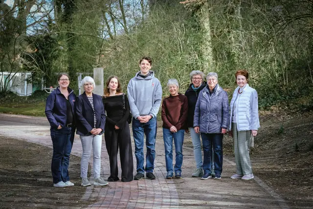  Ein Teil des Orga-Teams des DRK-Ortsvereins Buchholz (v.l.n.r): Antje Wulf, Maren Schmidt, Helena 
Voto, Aaron Wilhelm, Gerda Schlüschen, Hilke Schütte, Sigrid Ostmann, Miranda Blohm | Foto:  Emily Wulf