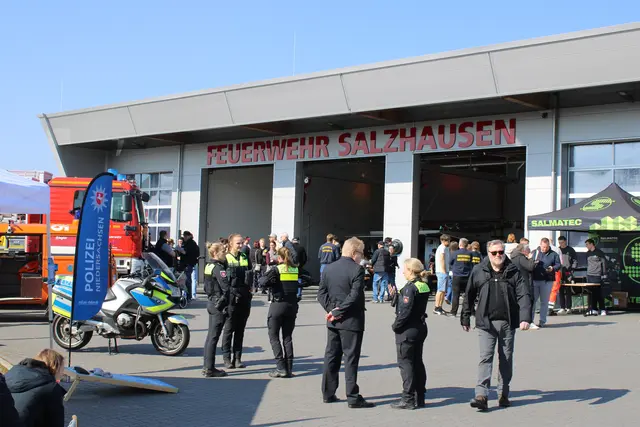 Reges Treiben herrschte am "Blaulichttag" auf dem Gelände des seit fünf Jahren bestehenden Feuerwehrgerätehauses | Foto: ce