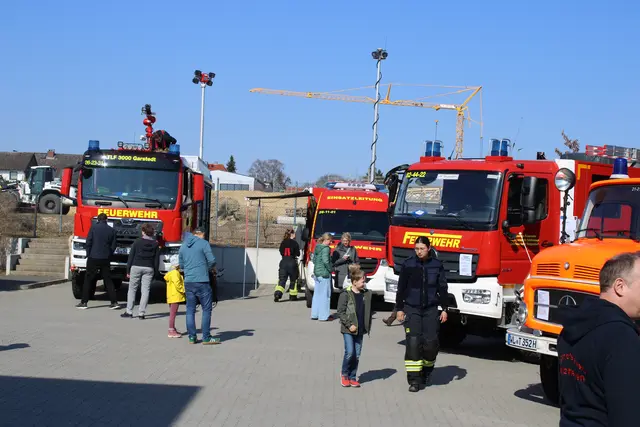 Die modernen Einsatzwagen der Brandschützer durften besichtigt werden | Foto: ce