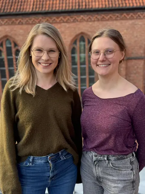 Diakoninnen Isabelle Willemsen (v. li) und Inken Quaas | Foto: Stefan Krüger
