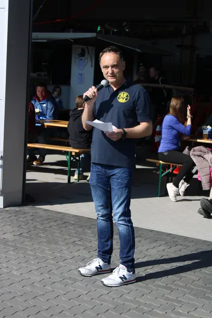 Ortsbrandmeister Sven Plate freute sich über den Besucheransturm | Foto: ce