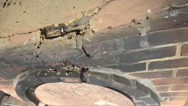 Der beschädigte Ofen | Foto: Erntekronenbinder Ottensen