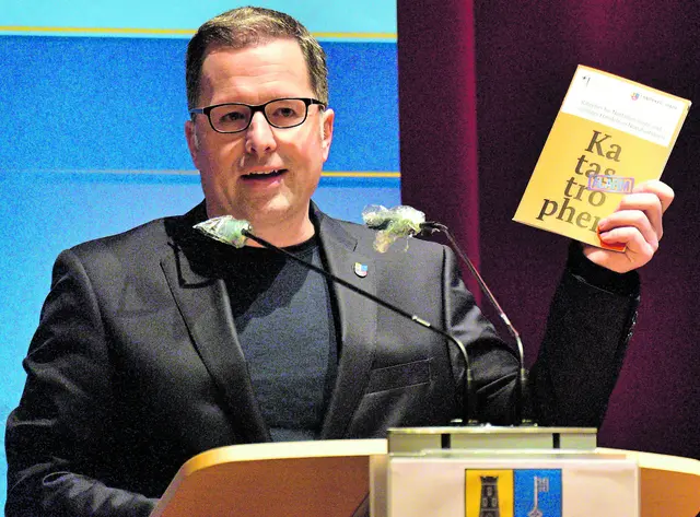 Für Stades Landrat Kai Seefried ist die Information der Bevölkerung ein ­wichtiges Anliegen | Foto: Daniel Beneke