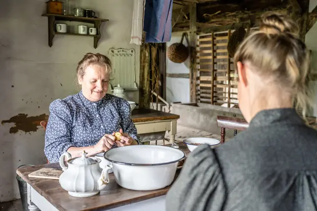 Fischerfrauen kochen, Gelebte Geschichte 1904