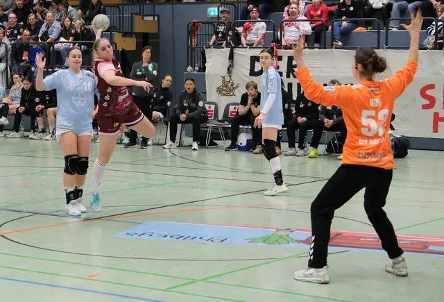 Die Luchse ließen sich zum Schluss den Sieg nicht mehr aus der Hand nehmen. Energisch setzten sie sich durch | Foto: André Höner