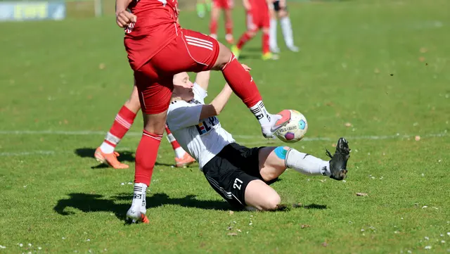 Jesteburgs dreifache Torschützin: Mirjam Reißer (am Boden) | Foto: cc