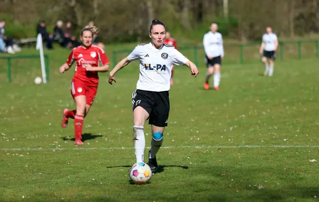 Jesteburgs dreifache Torschützin: Mirjam Reißer (am Ball) | Foto: Fotos: cc