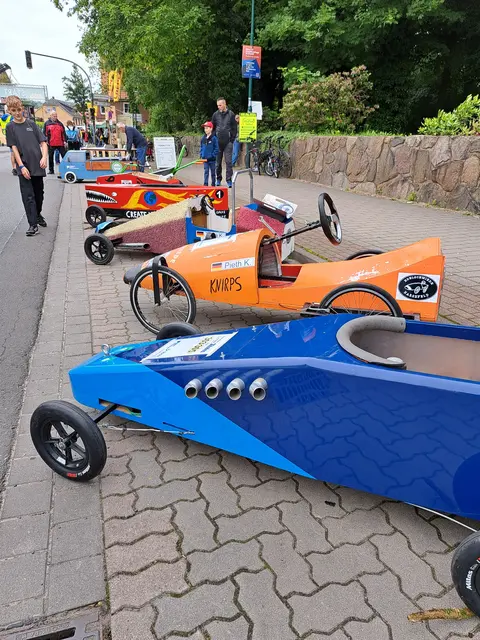 Es gibt viele fantasievolle Seifenkisten zu bestaunen | Foto: Stadtmarketing Harsefeld