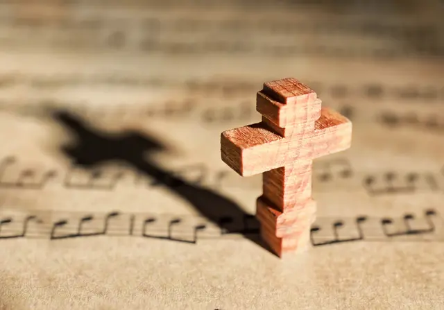 Kreiskantorin Sybille Groß gestaltet die „Musik zur Marktzeit“ mit festlichen Orgelklängen | Foto:  Africa Studio/ Adobe Stock