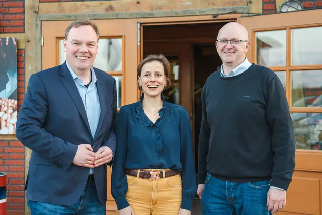 Von links: Bürgermeister André Wiese, Bundestagsabgeordnete Cornell Babendererde und Verbandsvorsteher Christoph Sander | Foto: Niklas Hintze