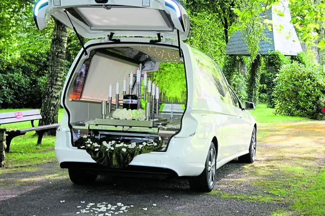 Würdevoller Abschied: Jede Trauerfeier wird individuell geplant   | Foto: Bestattungshaus Tibcke Abbenseth Spark