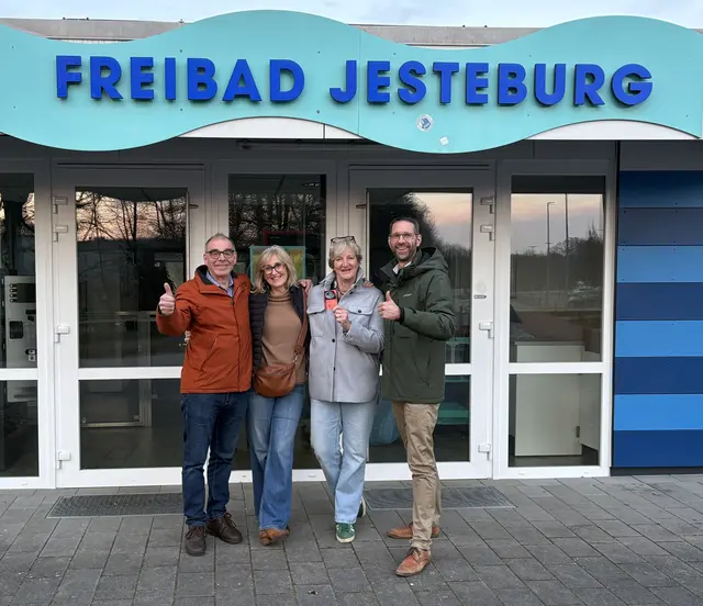 Das Vorstandsteam Leo Overmeyer (v. li.), Kirsten Pahl, Maren Warnecke und Erik Schütt  | Foto: Förderverein Unser Freibad Jesteburg e.V.
