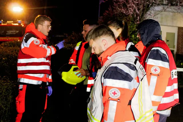  Ein Großaufgebot von Rettungsdienstkräften war ebenfalls vor Or | Foto: Stefan Braun / Feuerwehr Stade