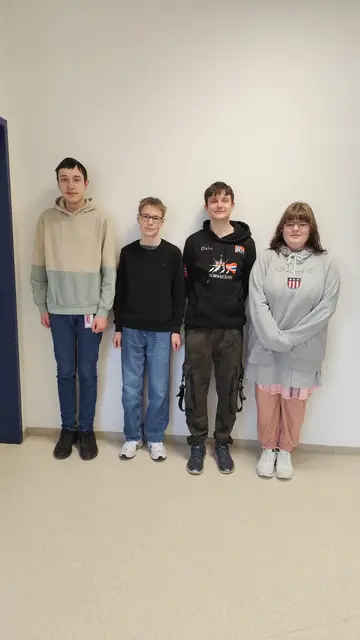 Sie organisieren die Aktion (v. li.): Julian Geesler, Luke Sticht, Lenny Jurisch und Leonie Hench | Foto: Geestlandschule