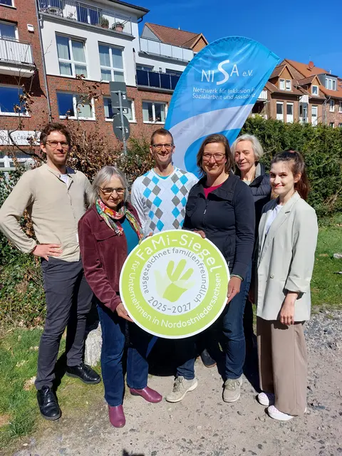 Freude bei der Auszeichnung (v. li.): Lars Finck, Brigitte Kaminski, Martin Sinne, Elena Deneke, Inga Seba-Eichert und Sabrina Funcke | Foto: NISA