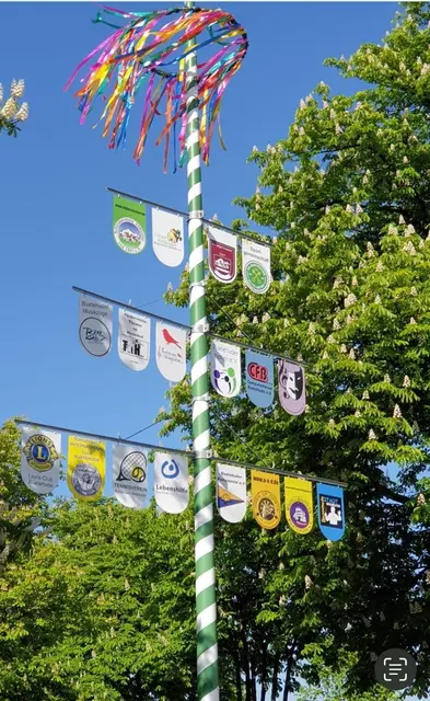 Beim Maifest auf dem Schafmarktplatz kommen auch Familien auf ihre Kosten | Foto: Harald Burkhard