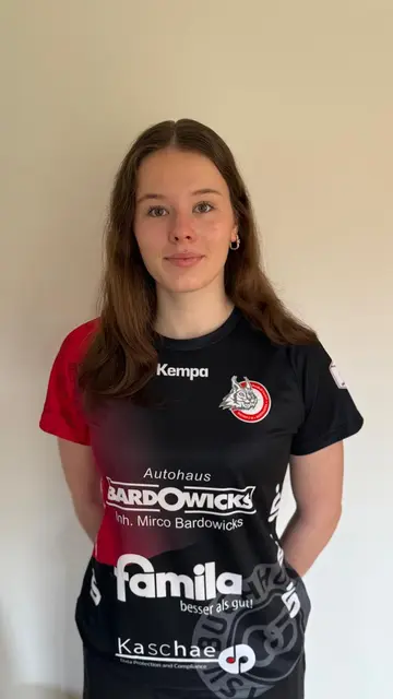 Victoria Hardekopf erhält das Erwachsenenspielrecht | Foto: HL Buchholz 08-Rosengarten