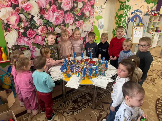 Die Buchholzer Osterhasen in der Schule ZDO "Barvinok" in Berdychev/Ukraine. | Foto: Herzbrücke e.V.