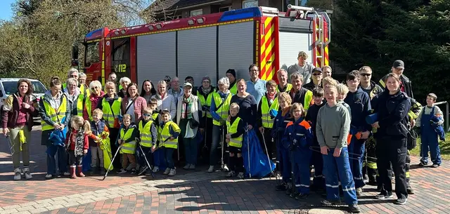 Zahlreiche Helfer fanden sich zur Müllsammel-Aktion in Holm-Seppensen zusammen | Foto: BuVV