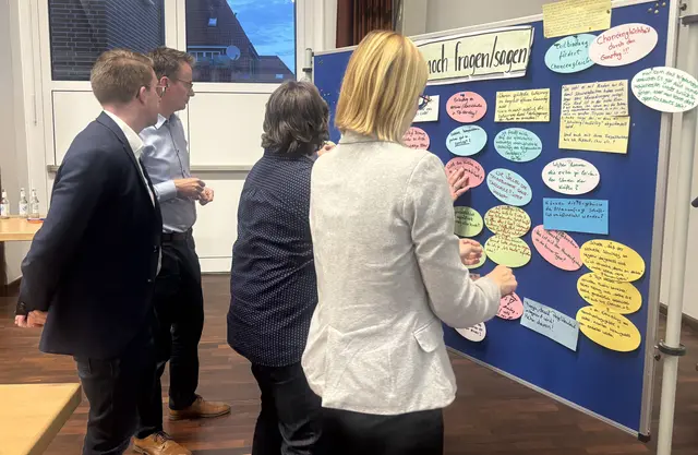 Die Karten wurden nach Inhalten sortiert | Foto: sts