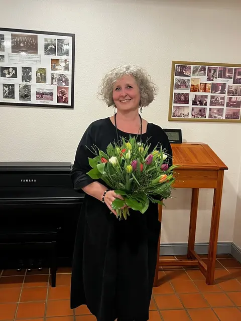 Die neue Vorsitzende Alexandra Eicks freut sich über das Votum der Versammlung | Foto: Förderverein Haus des Gastes