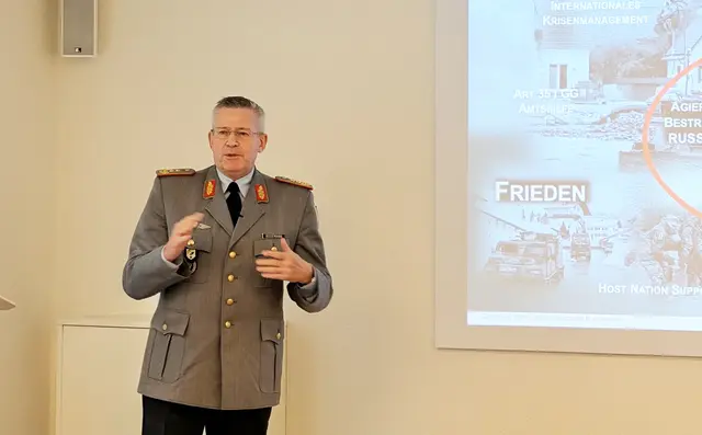 Seit April 2023 entwickelt Generalleutnant André Bodemann den Operationsplan Deutschland gemeinsam mit Experten aus allen Bereichen der Bundeswehr und einer Planungsgruppe aus Bund, Ländern und Kommunen, den Blaulichtorganisationen sowie Akteuren aus der Wirtschaft.