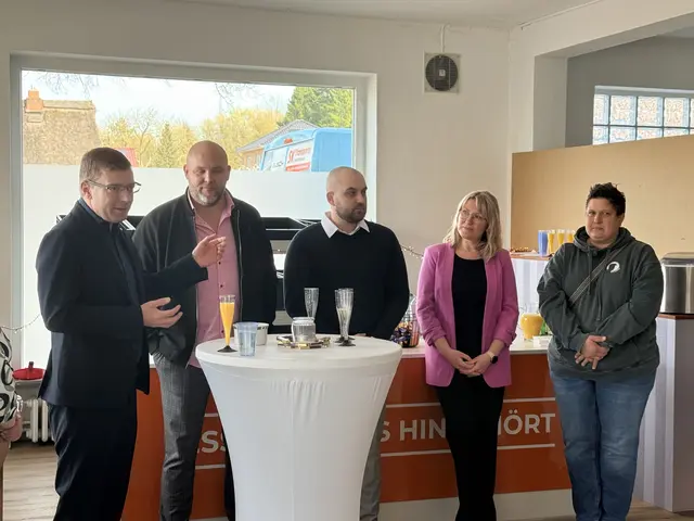 Erster Stadtrat Dirk Hirsch (li.) überbrachte die Grußworte der Stadt Buchholz und bedankte sich bei Frank Bökler und seinem Vorstandsteam für das tolle ehrenamtliche Engagement | Foto: ssc