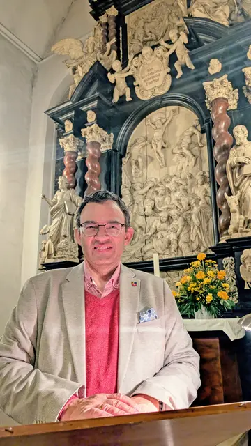 Der Erste Kreisrat Thorsten Heinze liest noch bis Mitte Mai aus der Bibel vor. Er freut sich über möglichst viele Zuhörerinnen und Zuhörer | Foto: jd