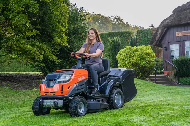 Der Hauptgewinn der Losaktion anlässlich der 60. Heeslinger Landmaschinenschau, ein EFCO Aufsitzmäher EF 92 R/16 K | Foto: Fricke Gruppe