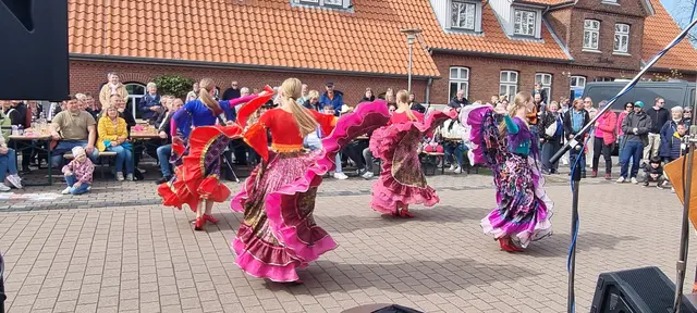 Tanzvorführungen auf dem Blütenfest | Foto: it