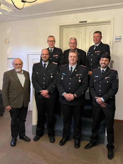 Jens Lohmann (oben, v.l.), Matthias Riel, Jochen Minners
 Peter Rolker (unten, v.l.), Tim Lühmann; Stefan Bleeken, André-Steffen Klemm

 | Foto: Tim Ladwig, Feuerwehr Gemeinde Jork