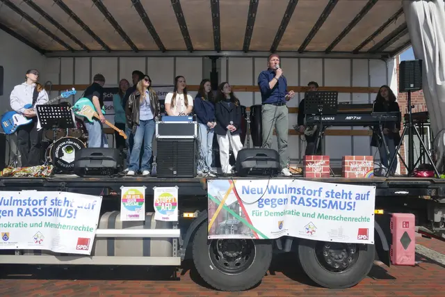 Auch Bürgermeister Tobias Handtke hielt eine Ansprache | Foto: Gisbert Vokrap